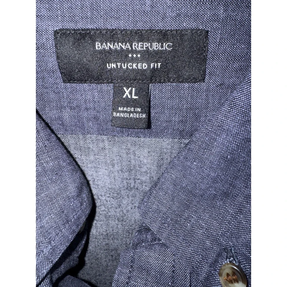 Banana Republic Mens XL Untucked Fit Coated Chambray Button Down Shirt Blue LS